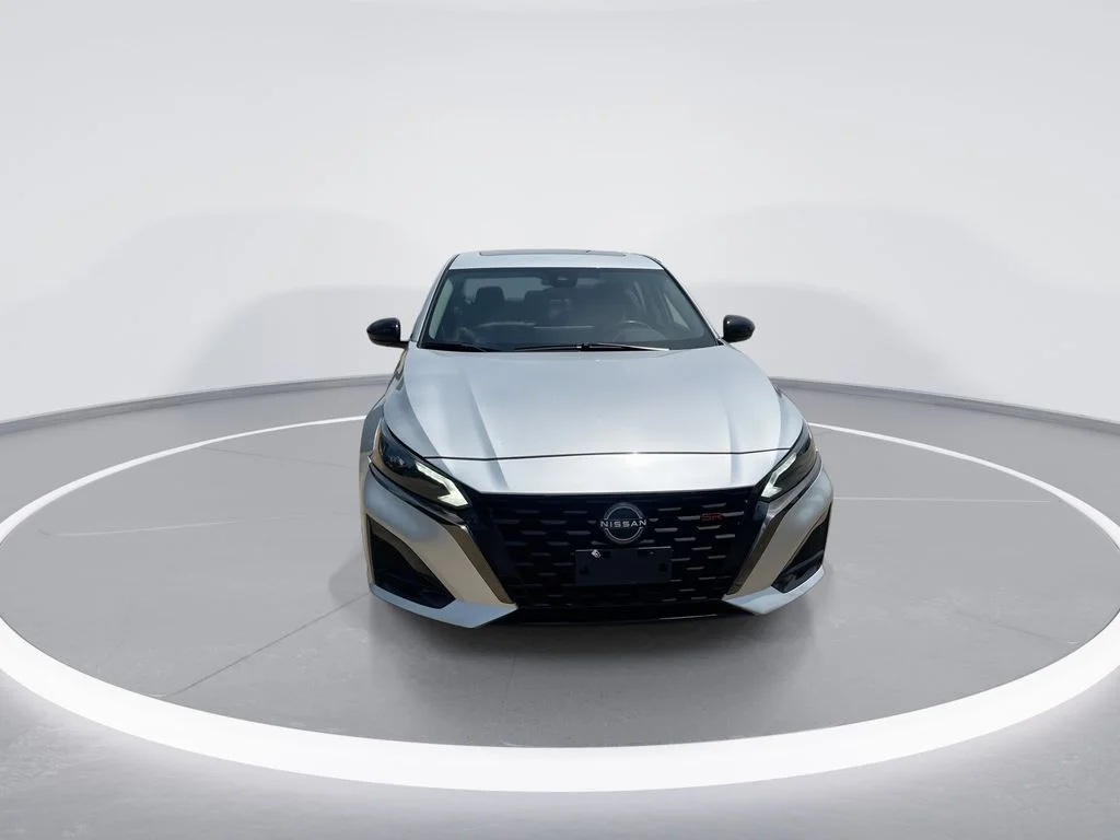 Used 2023 Silver Nissan 2.5 SR image 3