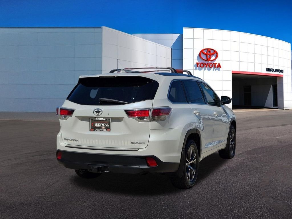 Used 2016 White Toyota XLE V6 image 10