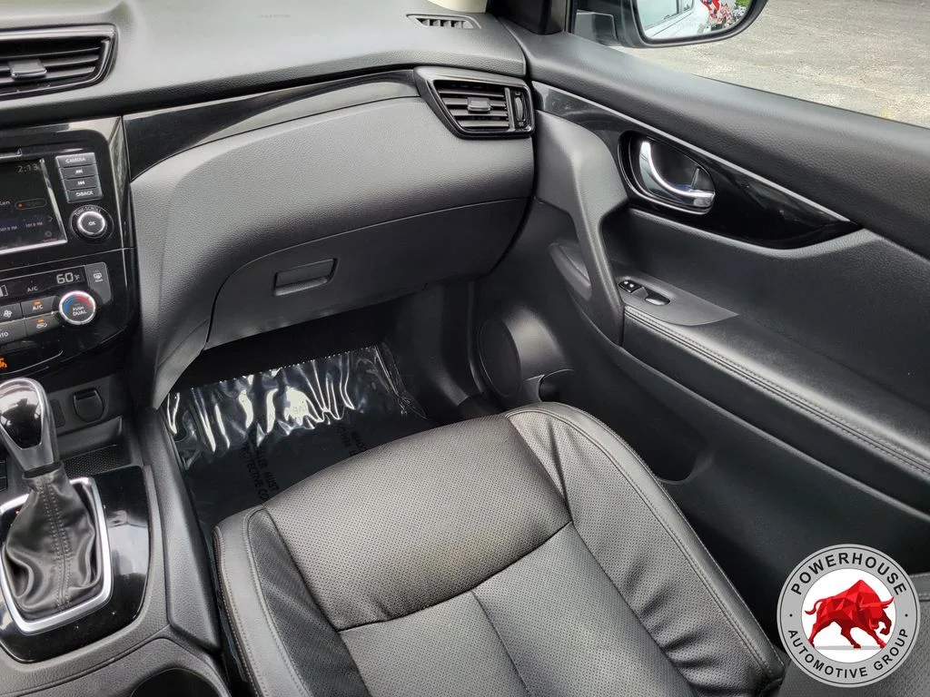 Used 2021 Silver Nissan SL image 20