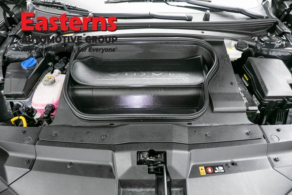 Used 2024 Green Hyundai SE image 7