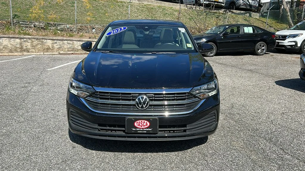 Used 2023 Black Volkswagen 1.5T SE image 3