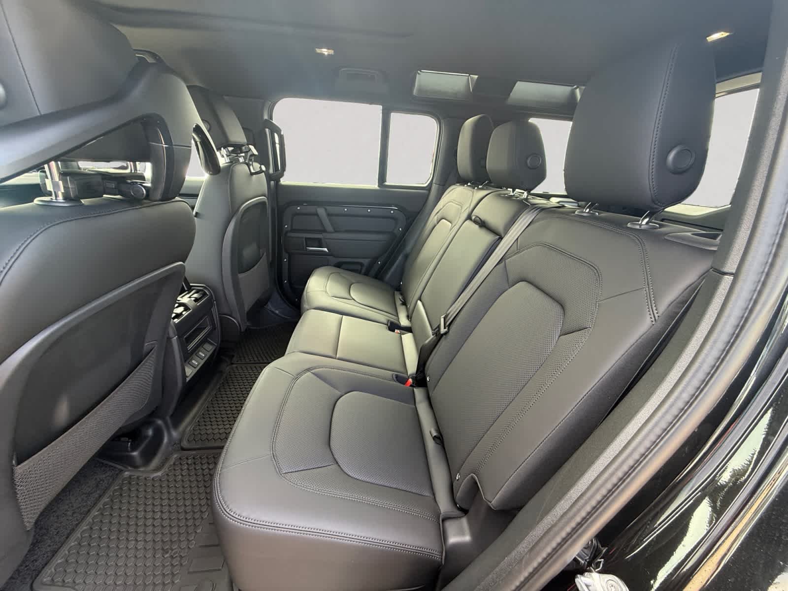 New 2026 Santorini Black Land Rover X-Dynamic SE image 13