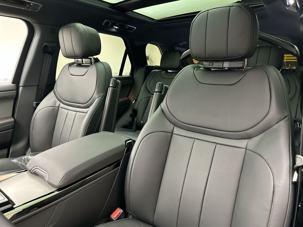 New 2027 Santorini Black Metallic Land Rover SE image 10