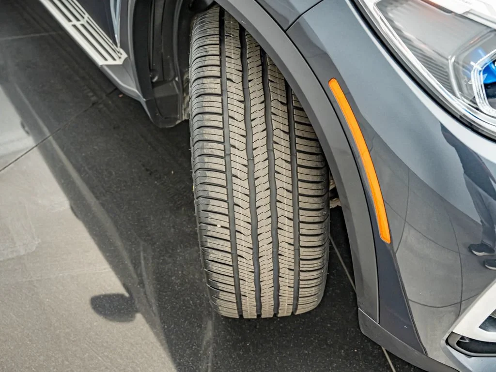 Used 2019 Arctic Gray Metallic BMW xDrive40i image 51