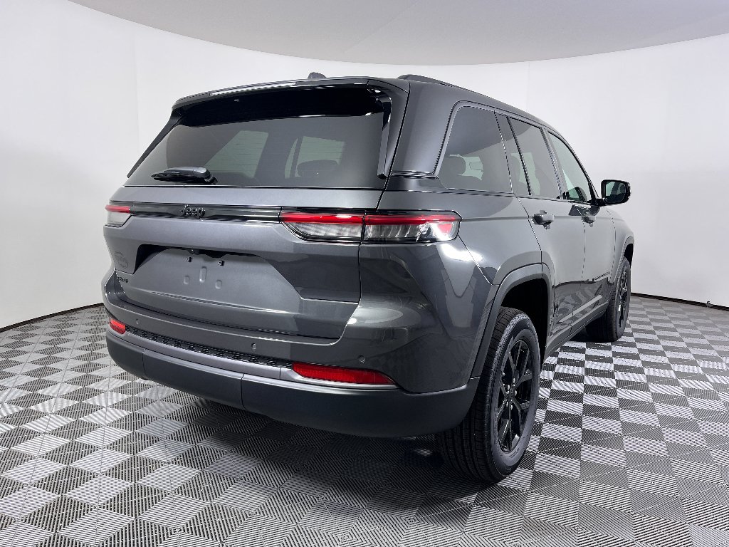 New 2026 Baltic Gray Metallic Clear-Coat Exterior Paint Jeep Laredo Altitude image 22