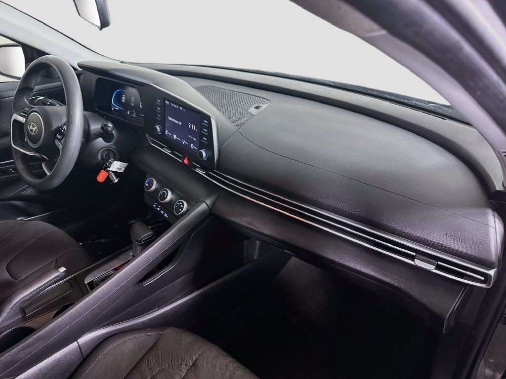 Used 2025 Amazon Gray Hyundai SE image 25