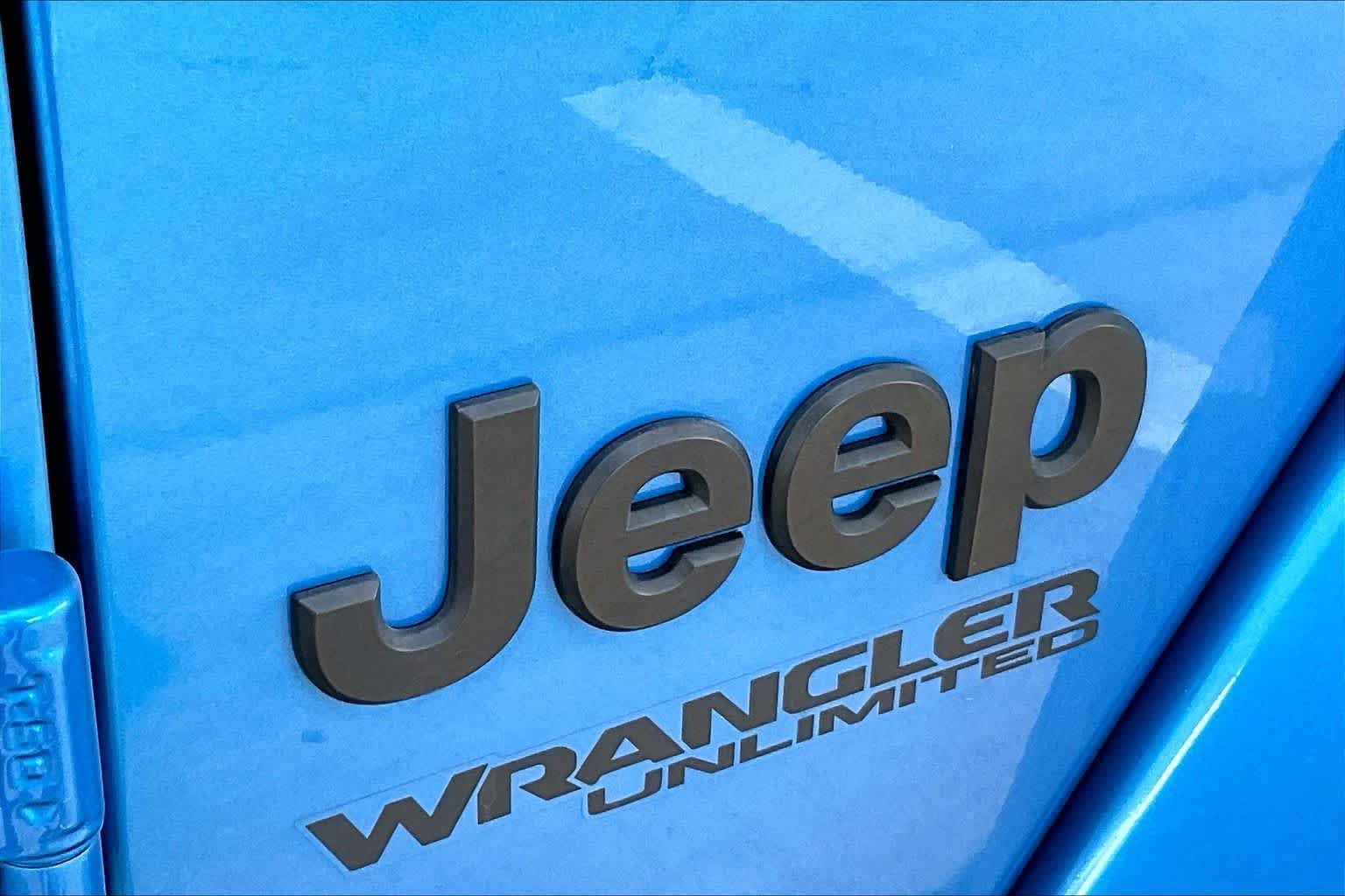Used 2022 Hydro Blue Pearlcoat Jeep Unlimited Sahara Altitude image 29