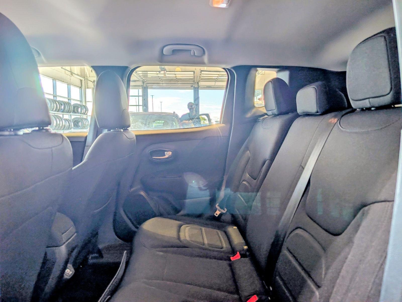Used 2021 Bikini Metallic Clearcoat Jeep Latitude image 19