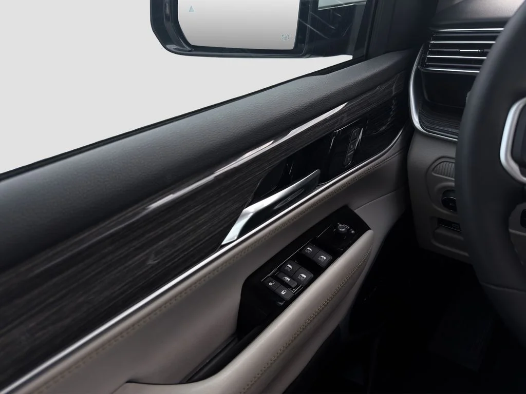 Used 2022 White Jeep Series III image 25
