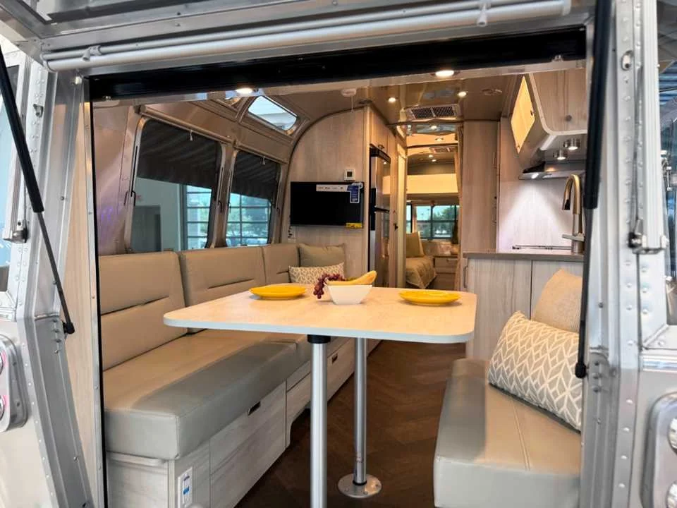 New 2027 SILVER AIRSTREAM  image 15