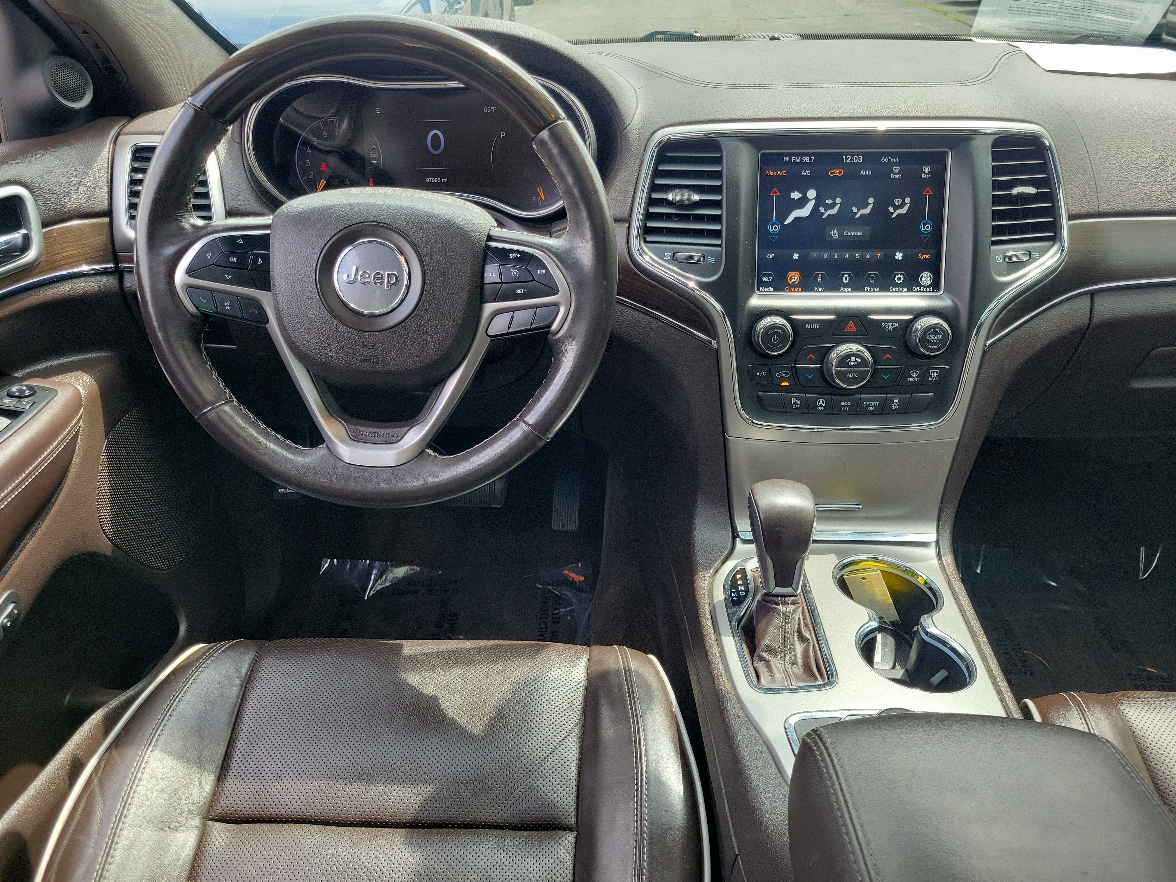 Used 2018 Ivory 3-Coat Jeep Overland image 10