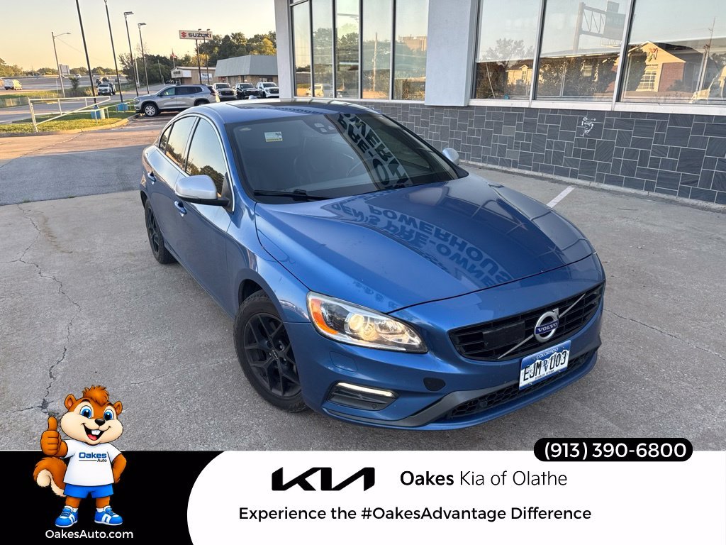 2017 Volvo S60 T6 R-Design Platinum