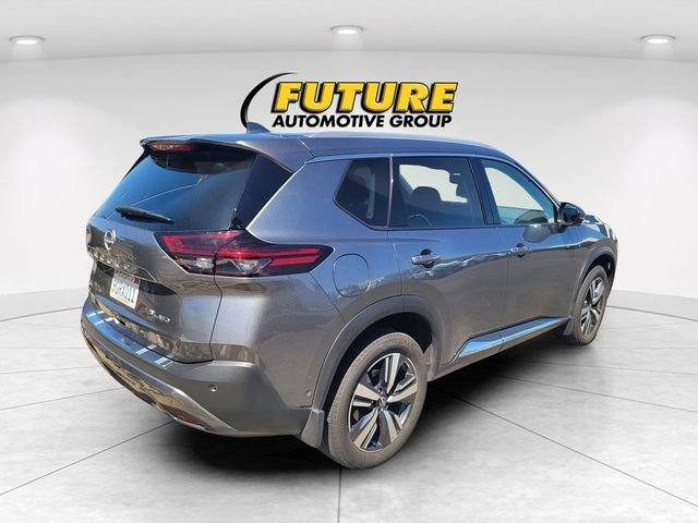 Used 2023 Gray Nissan SL image 3