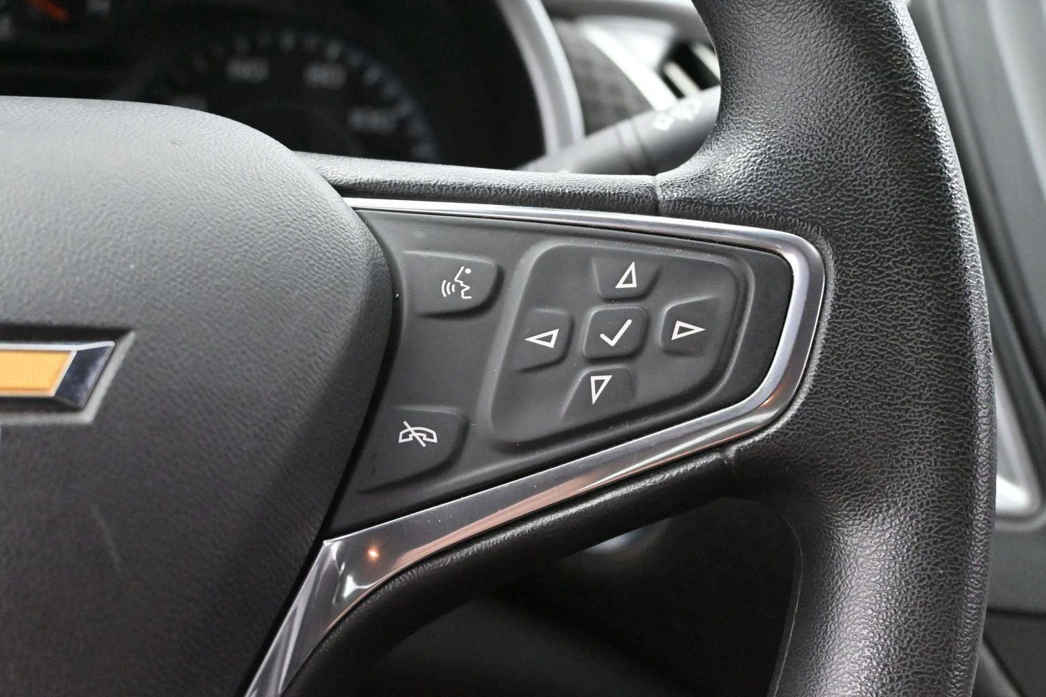 Used 2018 SILVER ICE METALLIC Chevrolet LS image 18