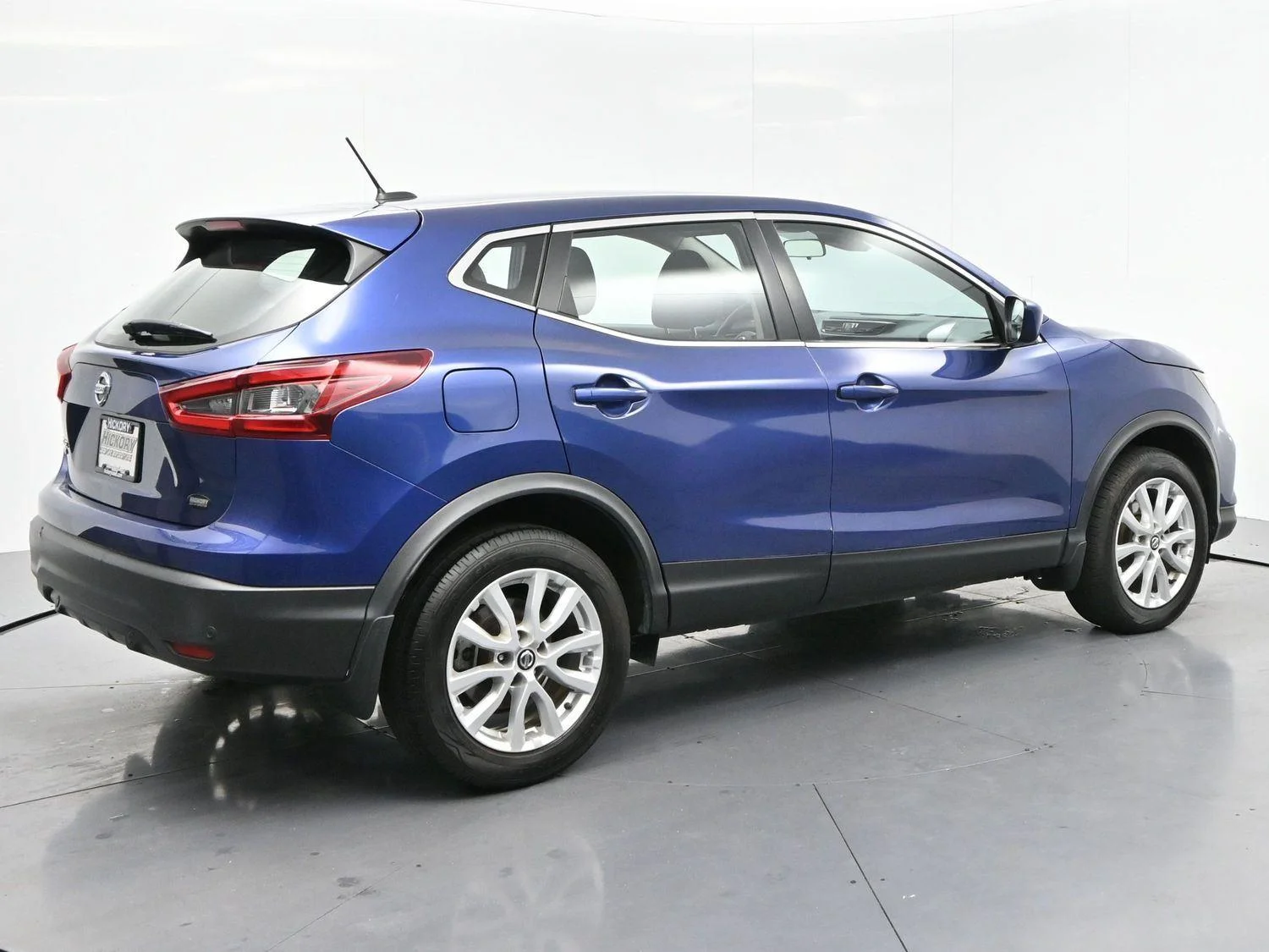 Used 2022 Caspian Blue Metallic Nissan S image 7