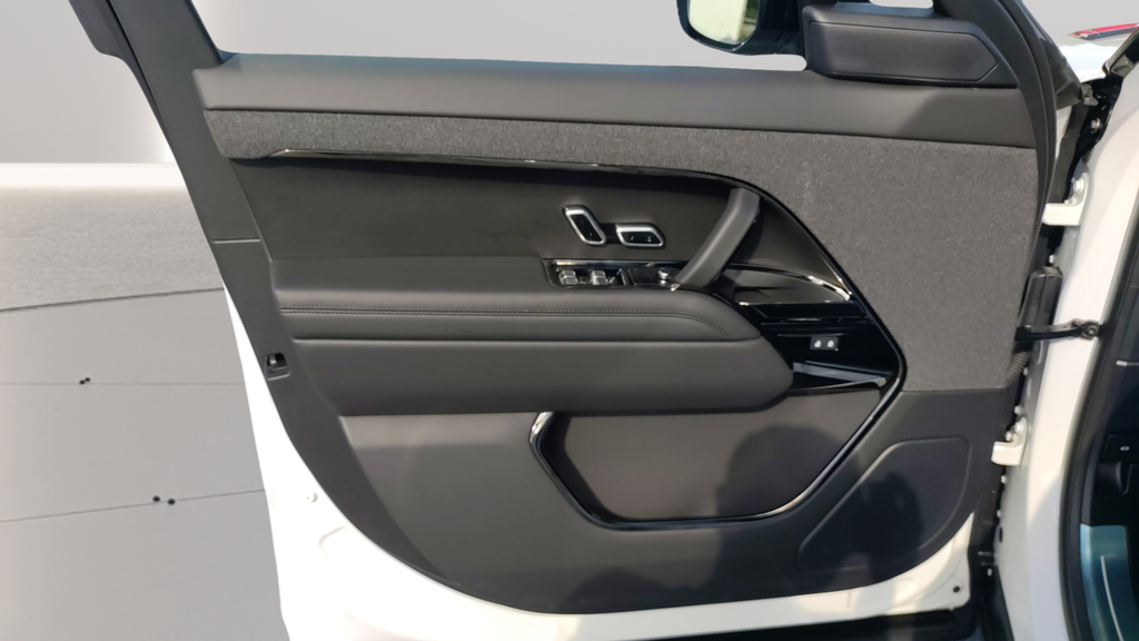 New 2026 Fuji White Land Rover Dynamic SE image 19