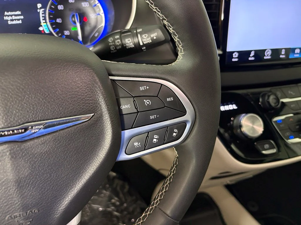 Used 2024 Black Chrysler Touring L image 21