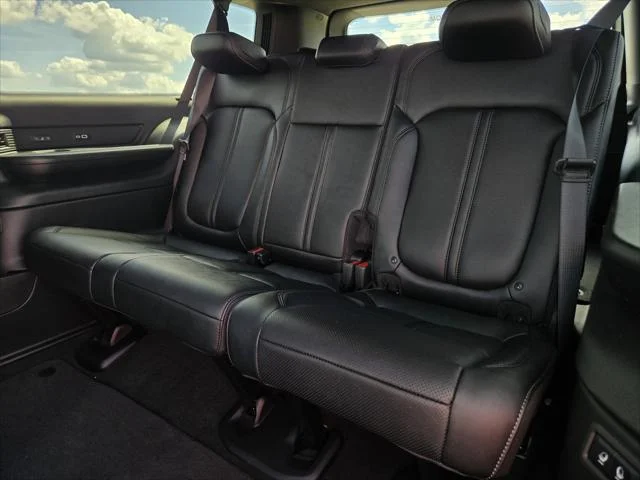 New 2026 Baltic-Gray Metallic Clear-Coat Exterior Paint Jeep Limited Reserve image 18