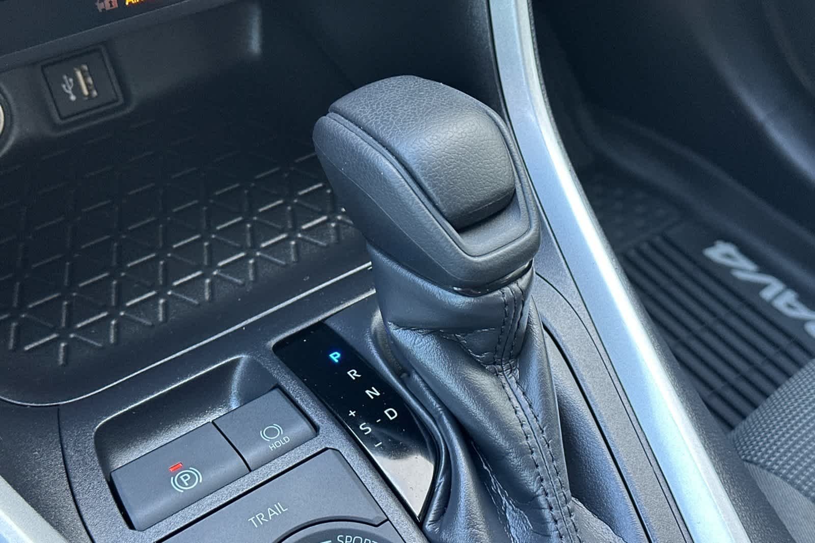 2025 Toyota RAV4 LE - Photo 20