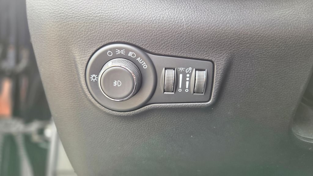 Used 2022 Black Jeep Trailhawk image 27