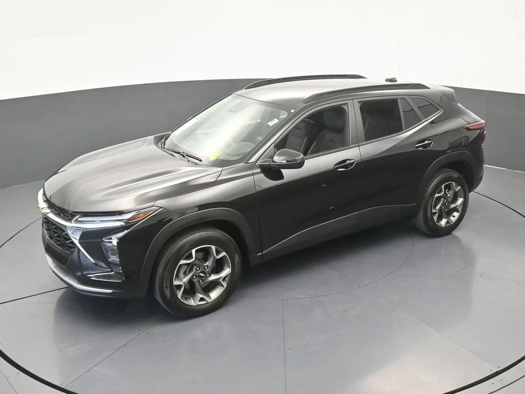 Used 2025 Mosaic Black Metallic Chevrolet LT image 43