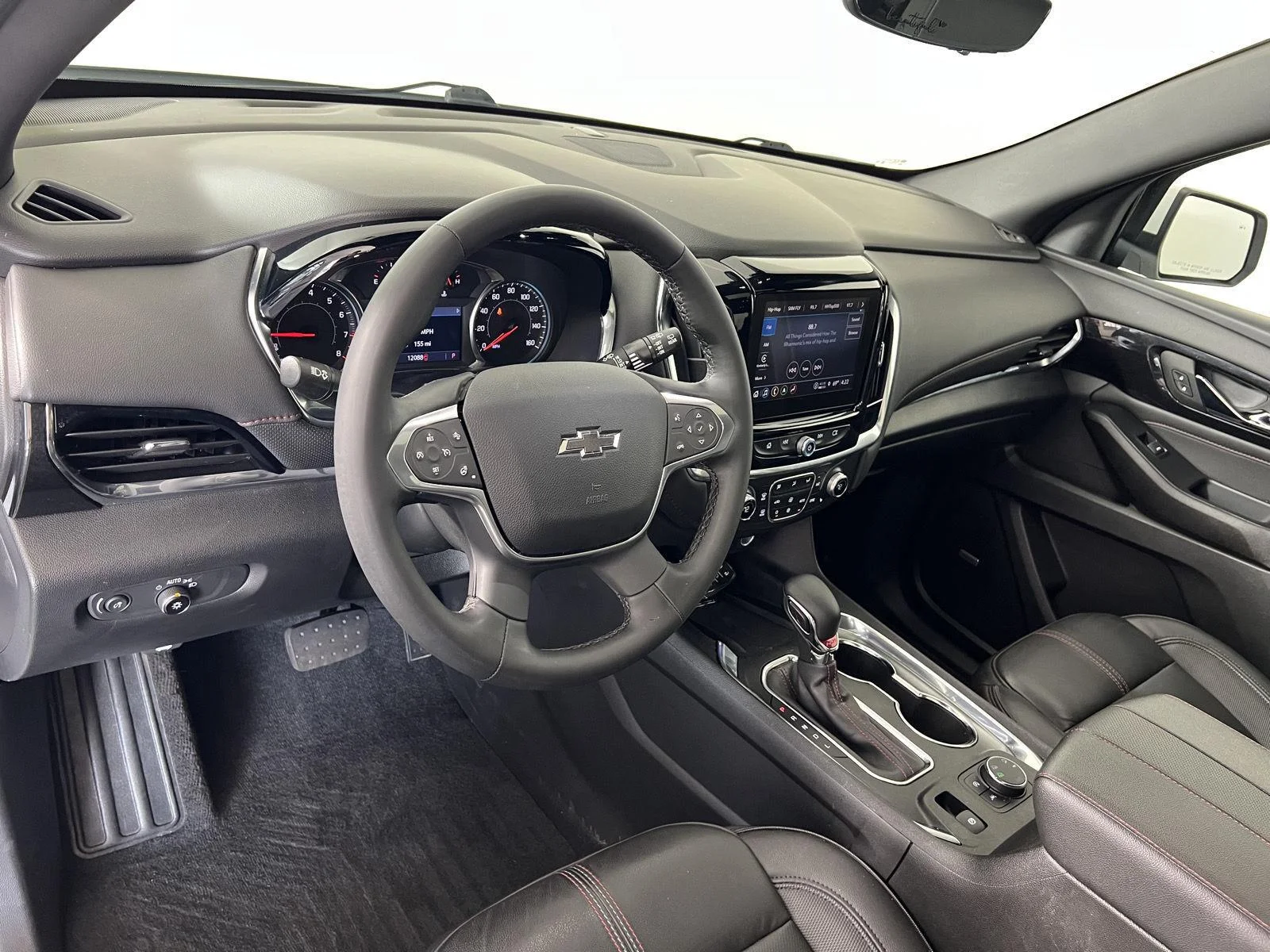 Used 2023 Summit White Chevrolet RS image 3