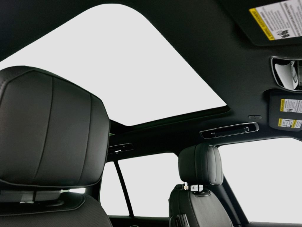 New 2026 Carpathian Grey Land Rover SE image 17