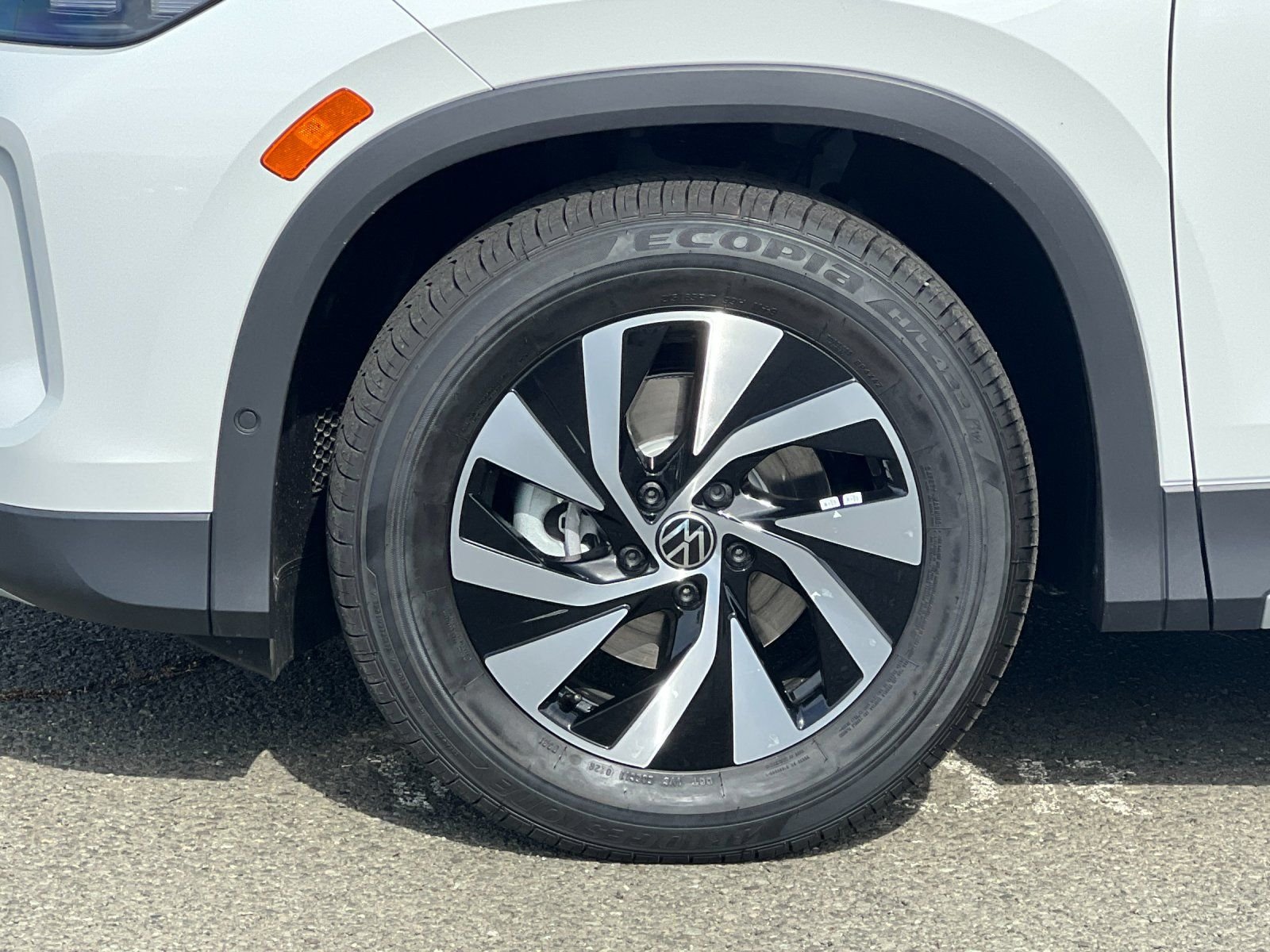 New 2026 Pure White Volkswagen 2.0T S image 24