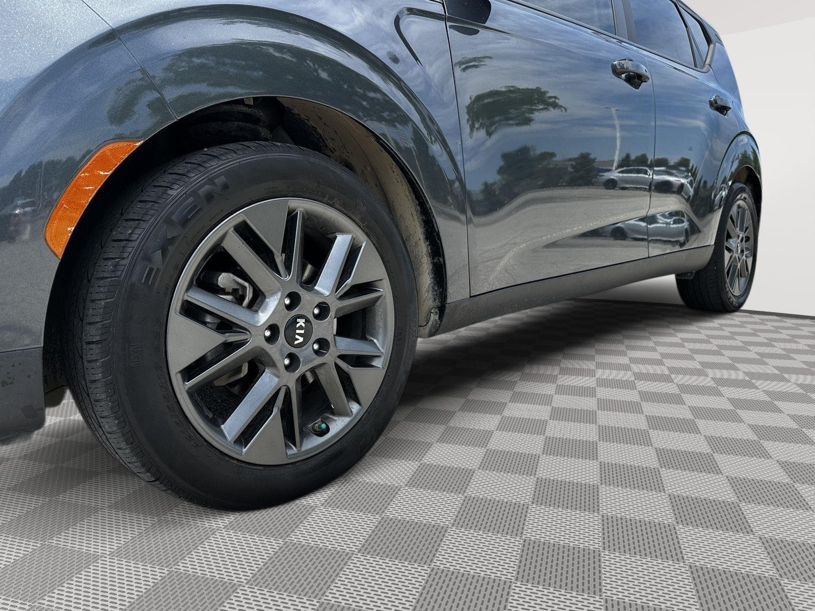 Used 2020 Gravity Gray Kia EX image 6