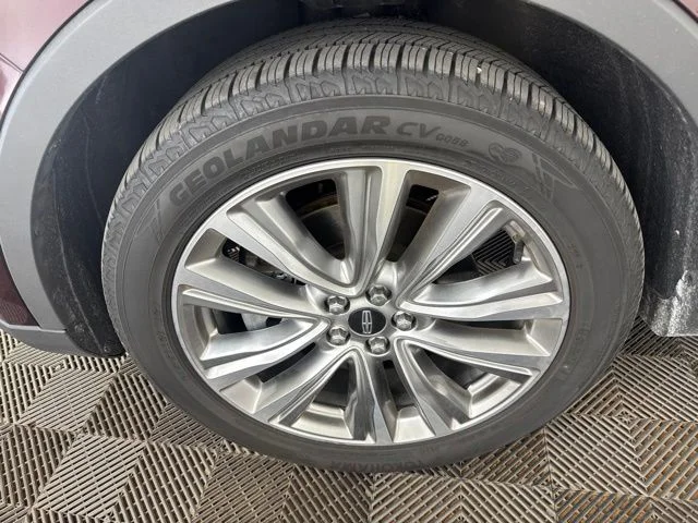 Used 2018 Red Lincoln Reserve image 30
