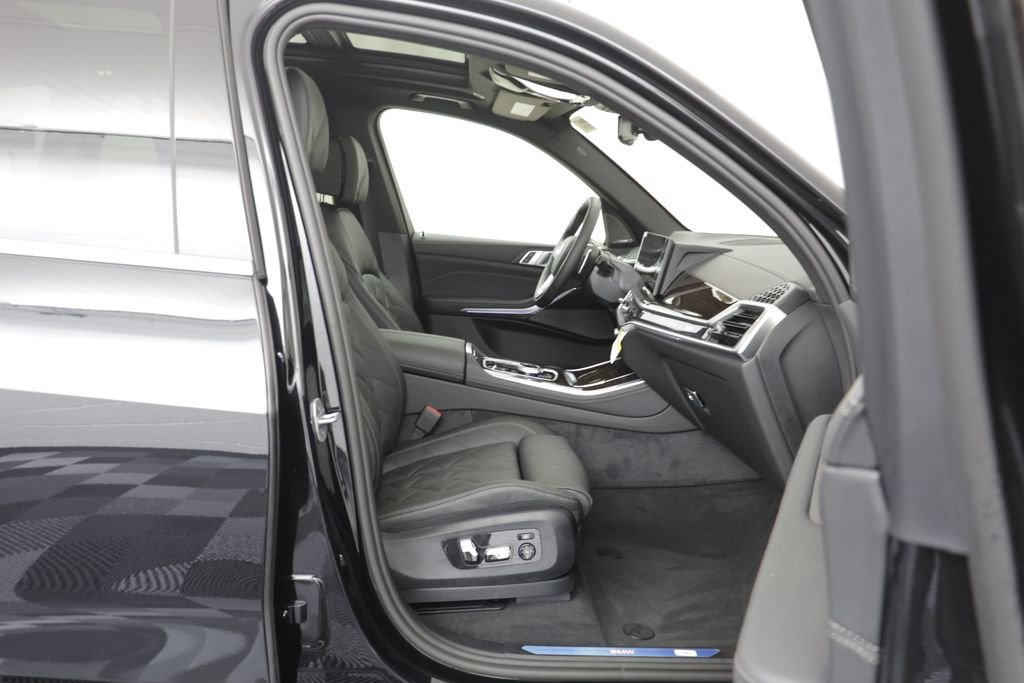 New 2026 Black Sapphire Metallic BMW xDrive50e image 20