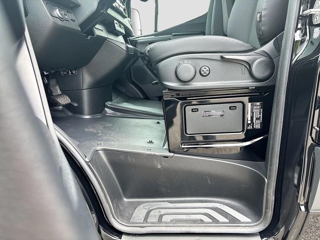 New 2026  Mercedes-Benz Cargo 170 WB image 39