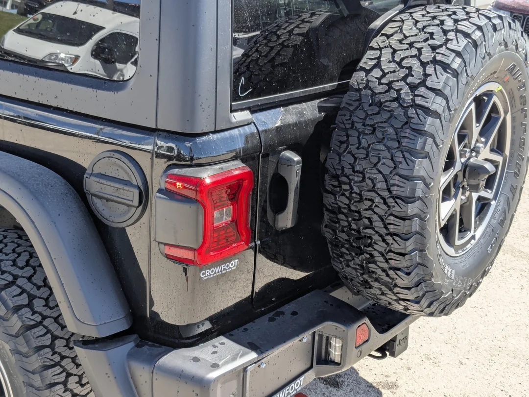 New 2026 Black Jeep Rubicon - - 4x4 - 3.6L V6 - Nappa Leather - 3-Pc Hardtop - Steel Perf Hood & More! image 9