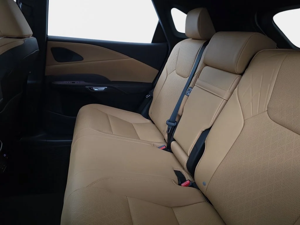 New 2026 Eminent White Pearl Lexus PREMIUM PLUS image 14