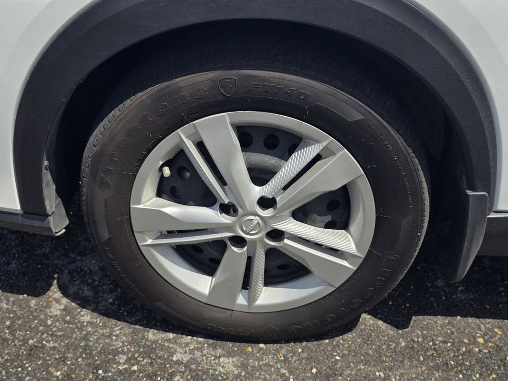 Used 2025 White Nissan S image 9
