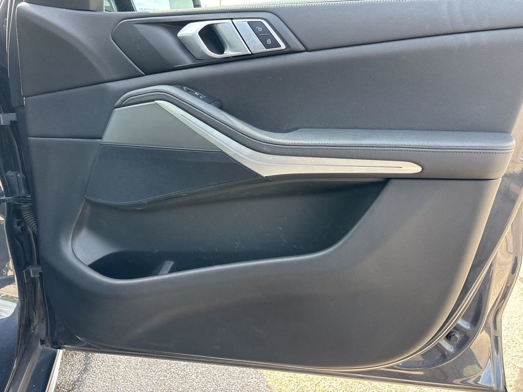 Used 2019 Gray BMW xDrive40i image 16