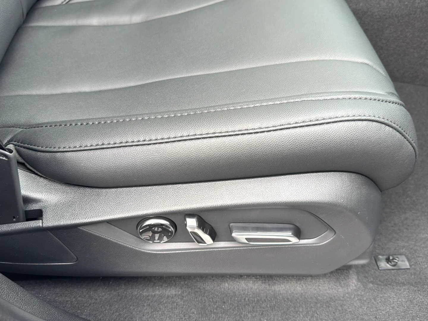 New 2026 Solar Silver Metallic Acura SH-AWD image 20