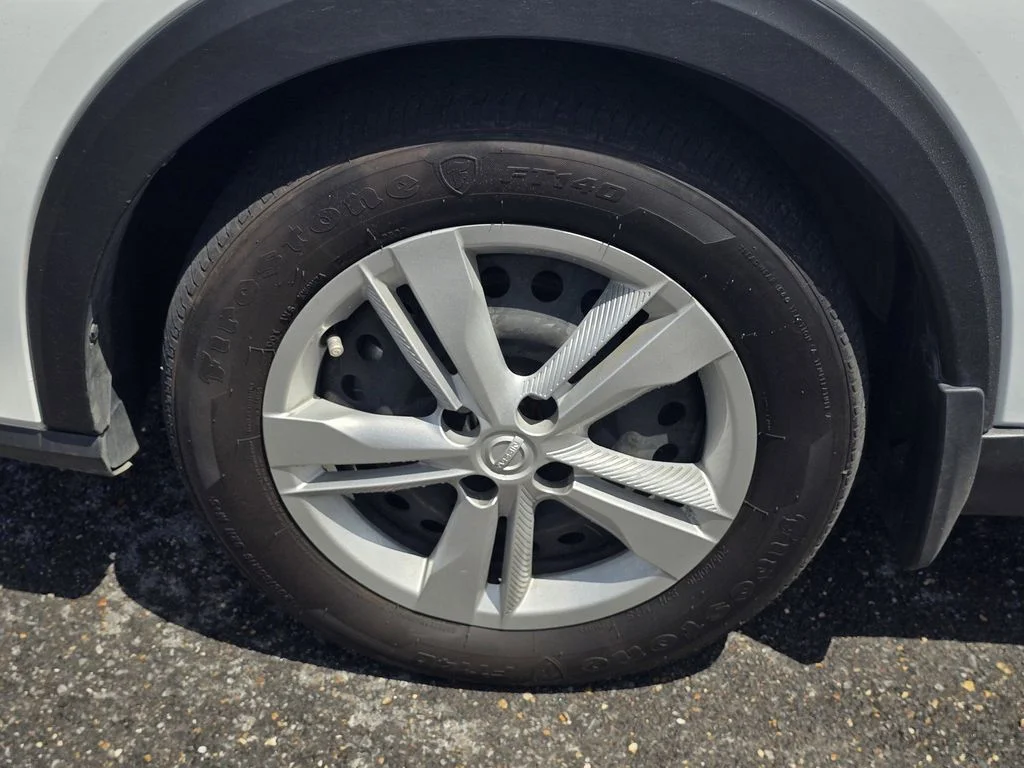 Used 2025 White Nissan S image 9