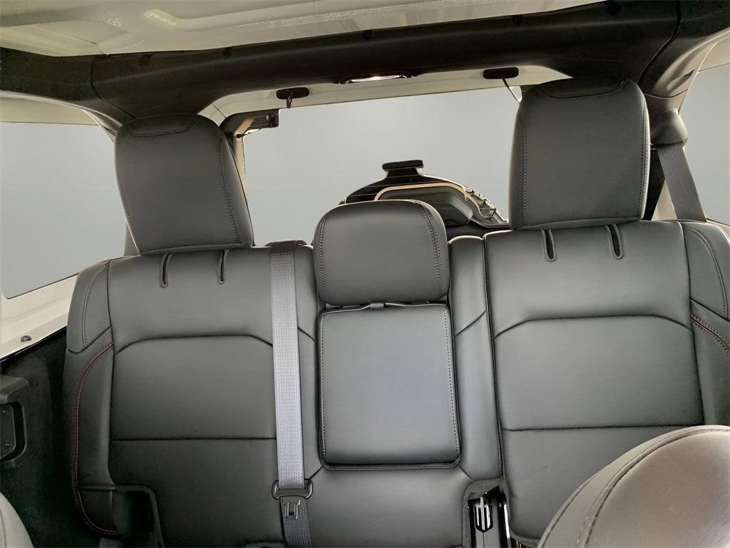 2025 Jeep Wrangler 4-Door Rubicon - Photo 35