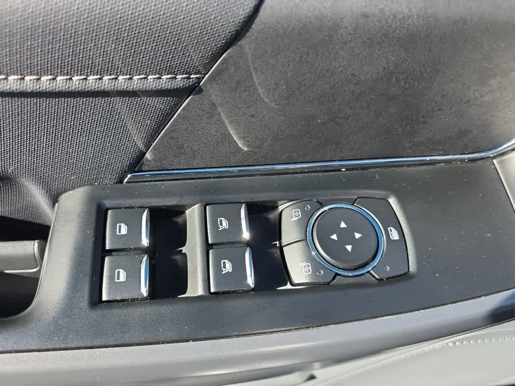 Used 2025 Agate Black Metallic Ford XLT image 17