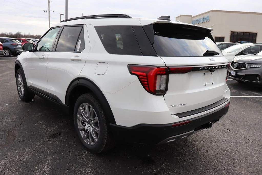New 2026 Star White Metallic Tri-Coat Ford Active image 7
