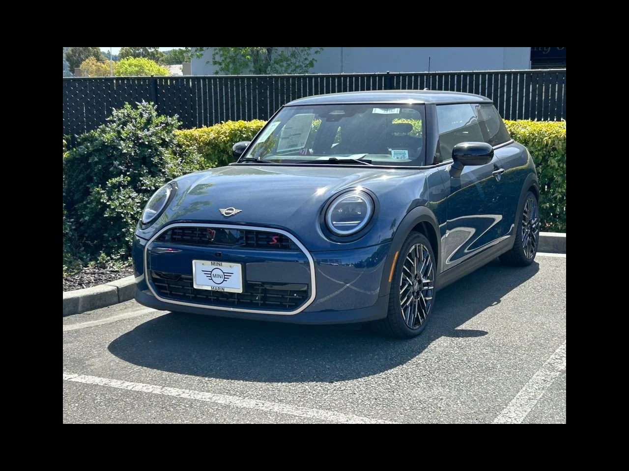 New 2026 Indigo Sunset Blue Metallic MINI Iconic image 2