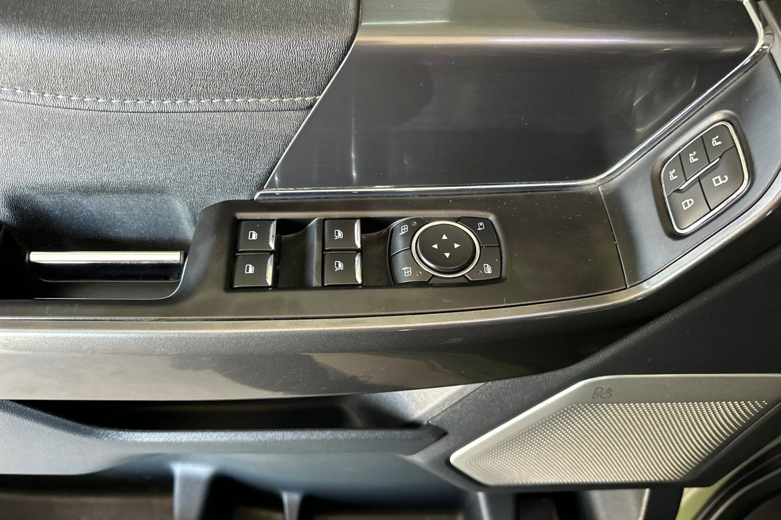 Used 2022 Black Ford Lariat image 10