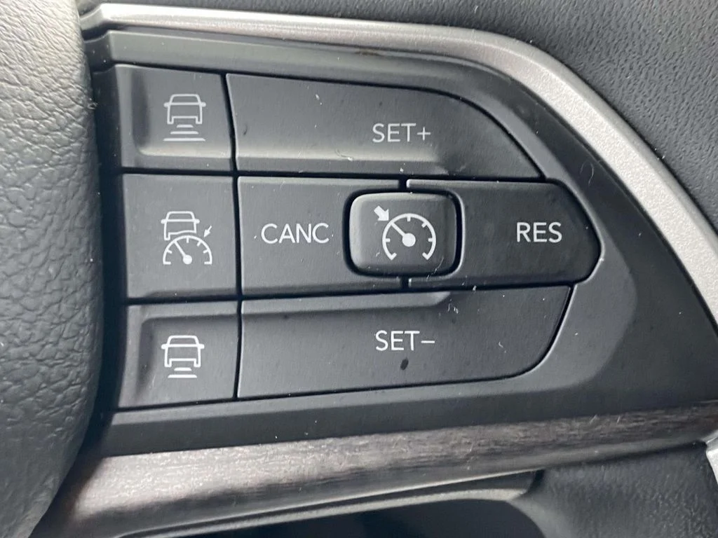 Used 2023 Gray Jeep Limited image 29