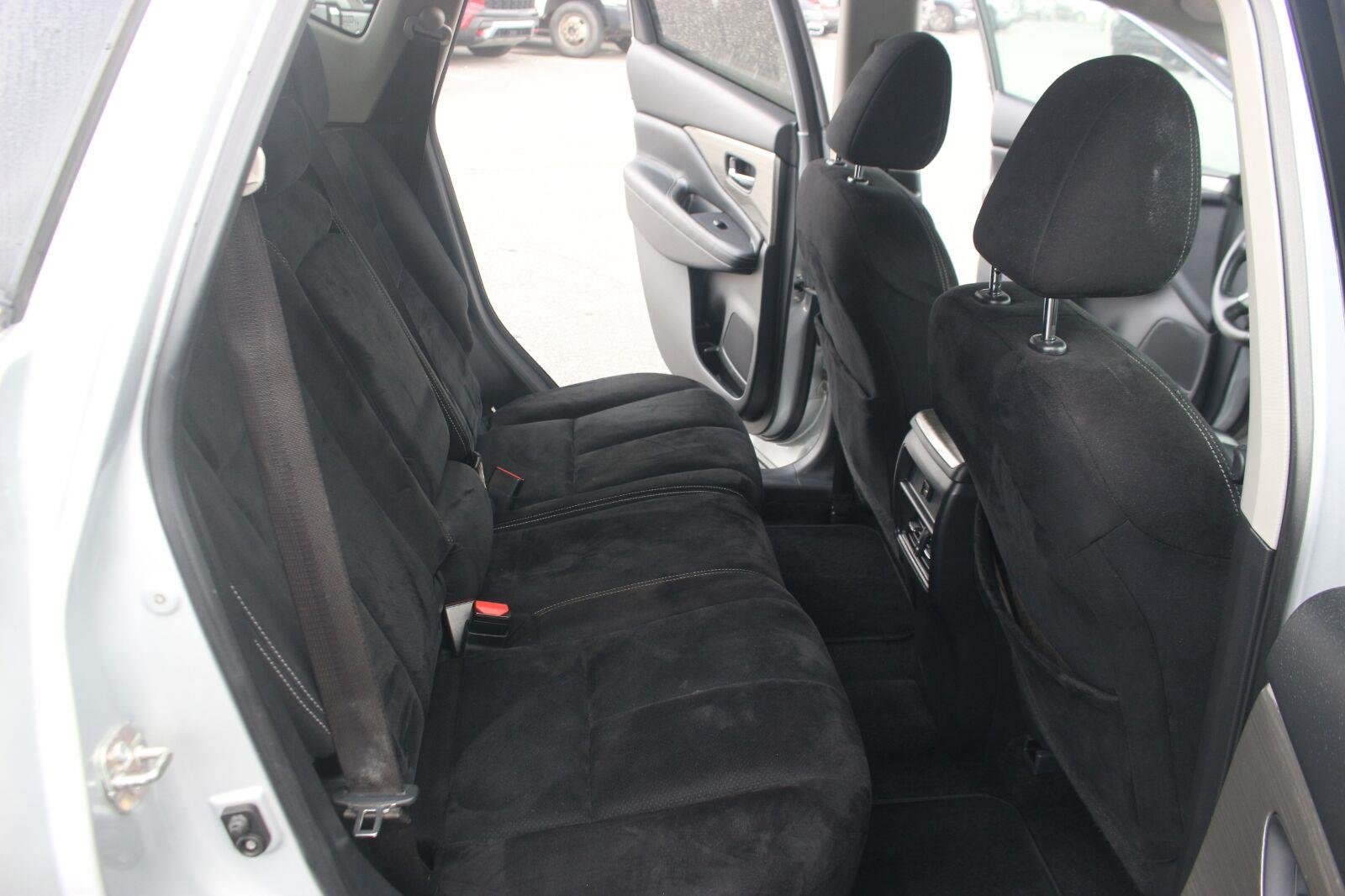 Used 2018 Silver Nissan SV image 31