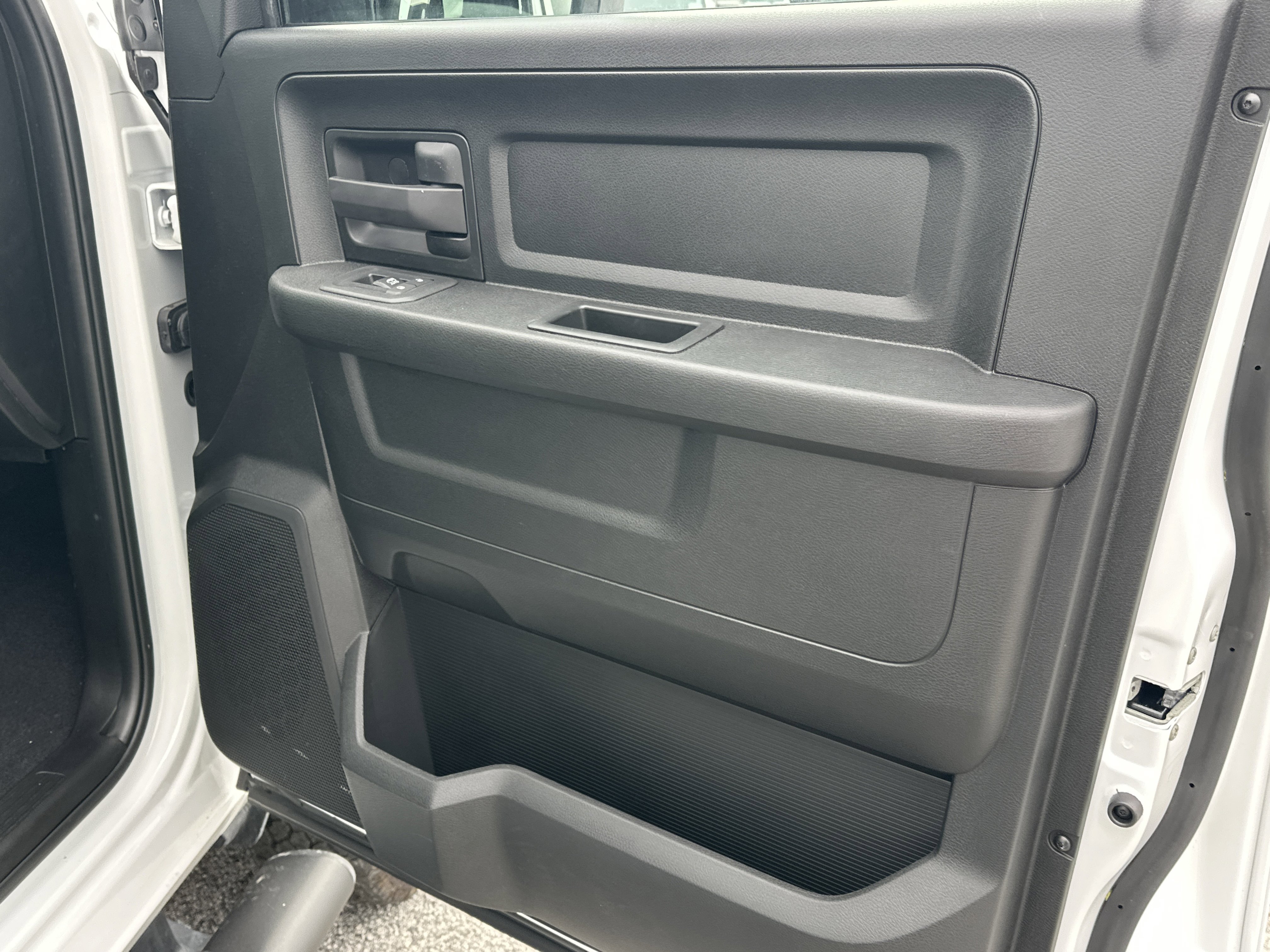 New 2026 Bright White Clear-Coat Exterior Paint RAM Tradesman image 15