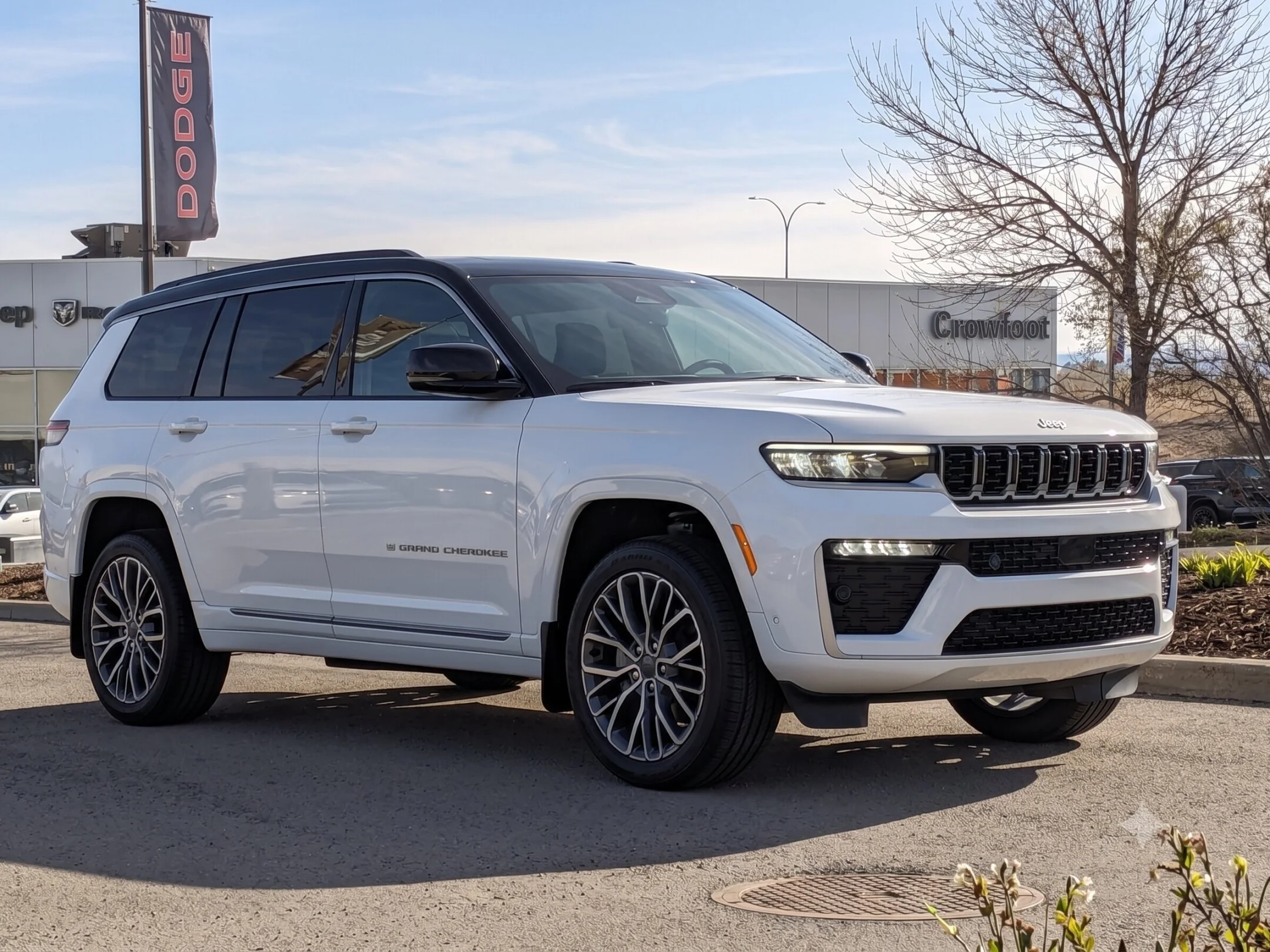 New 2026 White Jeep Summit - - Obsidian Pkg - Palermo Leather - Massage Seats - CommandView Pano Sunroof & More! image 2