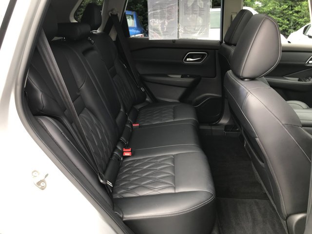 Certified Used 2022 Brilliant Silver Metallic Nissan Platinum image 30