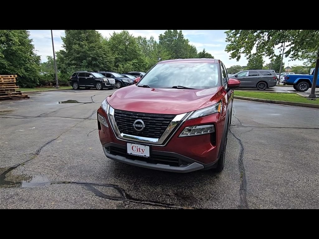 Used 2023 Red Nissan SV image 3