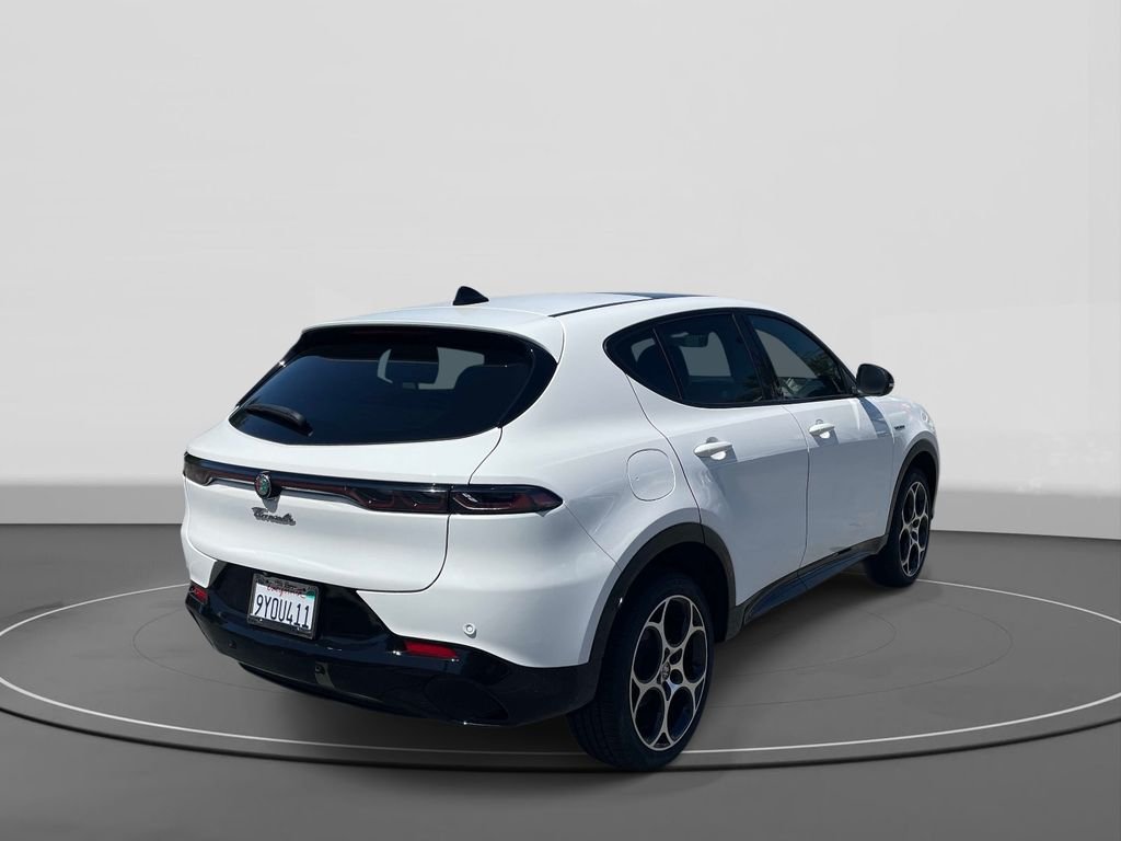Used 2025 White Alfa Romeo  image 4